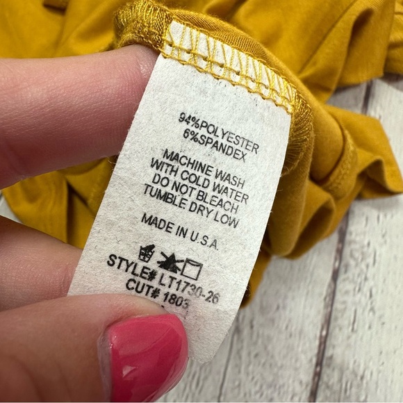 NWT boutique Mustard Yellow Women's Top Crisscross Neckline 3/4 sleeve plus - Picture 5 of 7